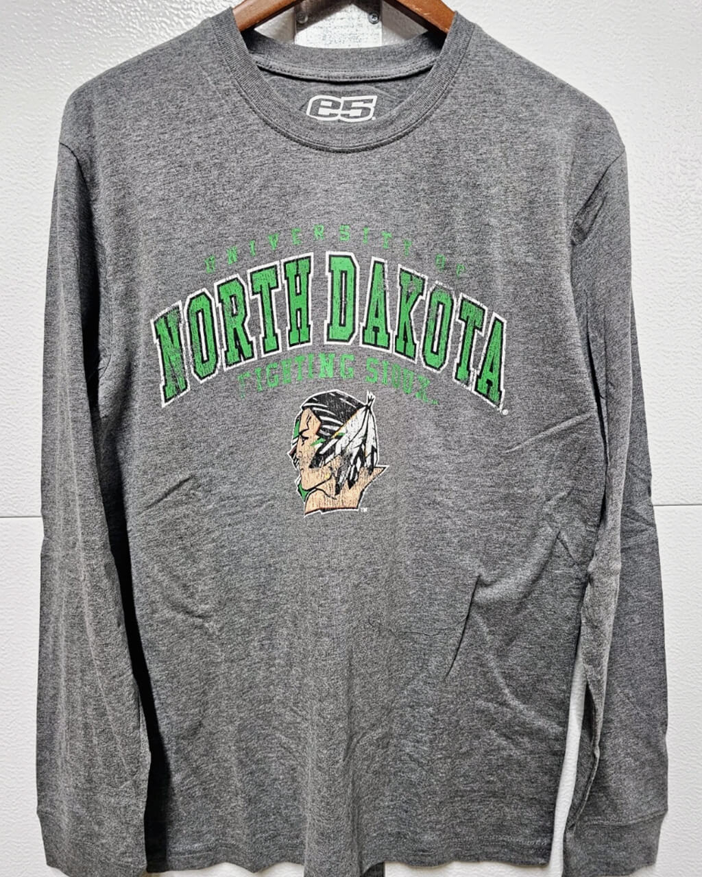 U of North Dakota| Fighting Sioux | Long Sleeve Tee