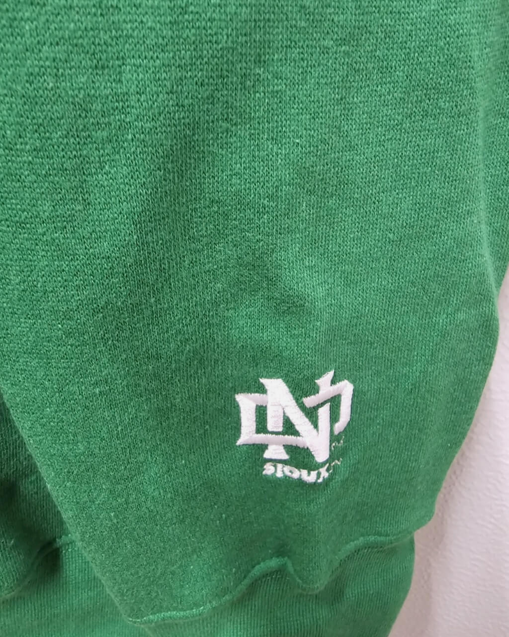 UND| North Dakota Fighting Sioux | Green Hooded Sweatshirt